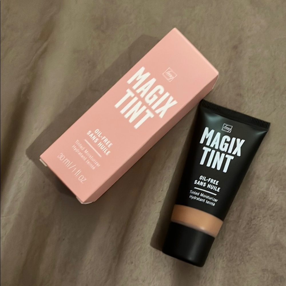 NEW in box Avon Tinted Moisturizer Foundation Makeup